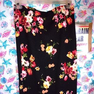 Knee length fitted skirt